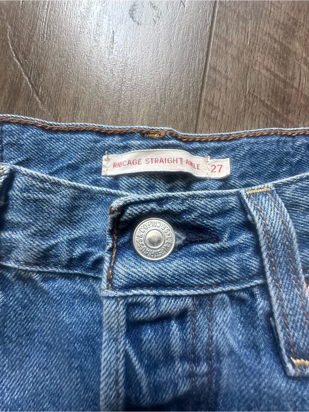 Levis Ribcage Jeans - Picture 3 of 4